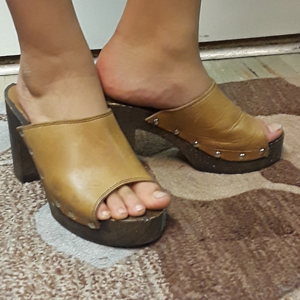 DolcisTan Genuine Leather clogs.